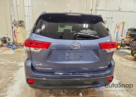2018 Toyota Highlander Se из США, поврежденный, VIN 5TDJZRFH2JS828951